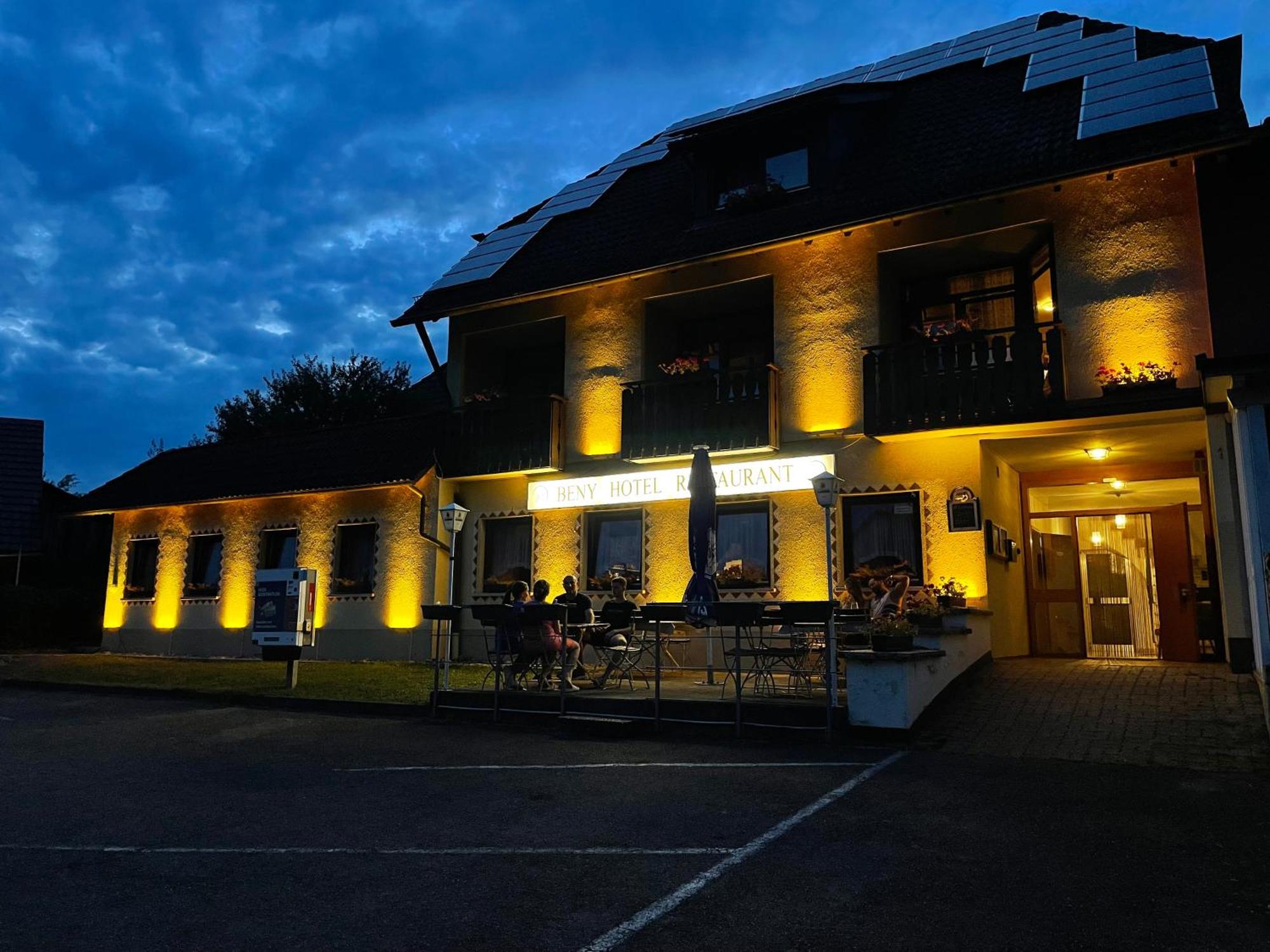Beny Hotel Restaurant Hertingen Exterior foto